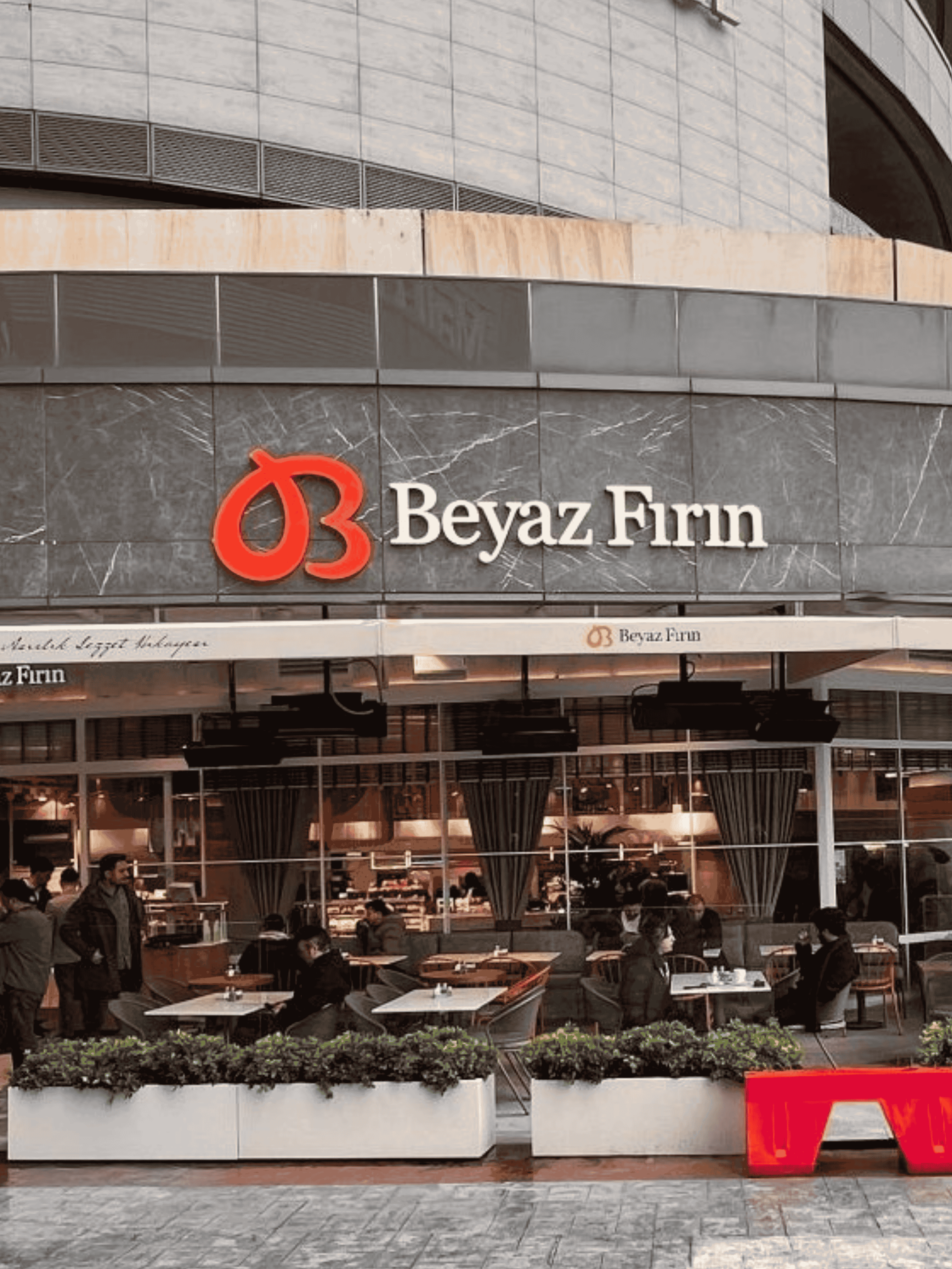 A new culinary classic has joined Mall of Istanbul’s rich gastronomy scene: Beyaz Fırın, with its two-century-old flavors, is now at Mall of Istanbul!